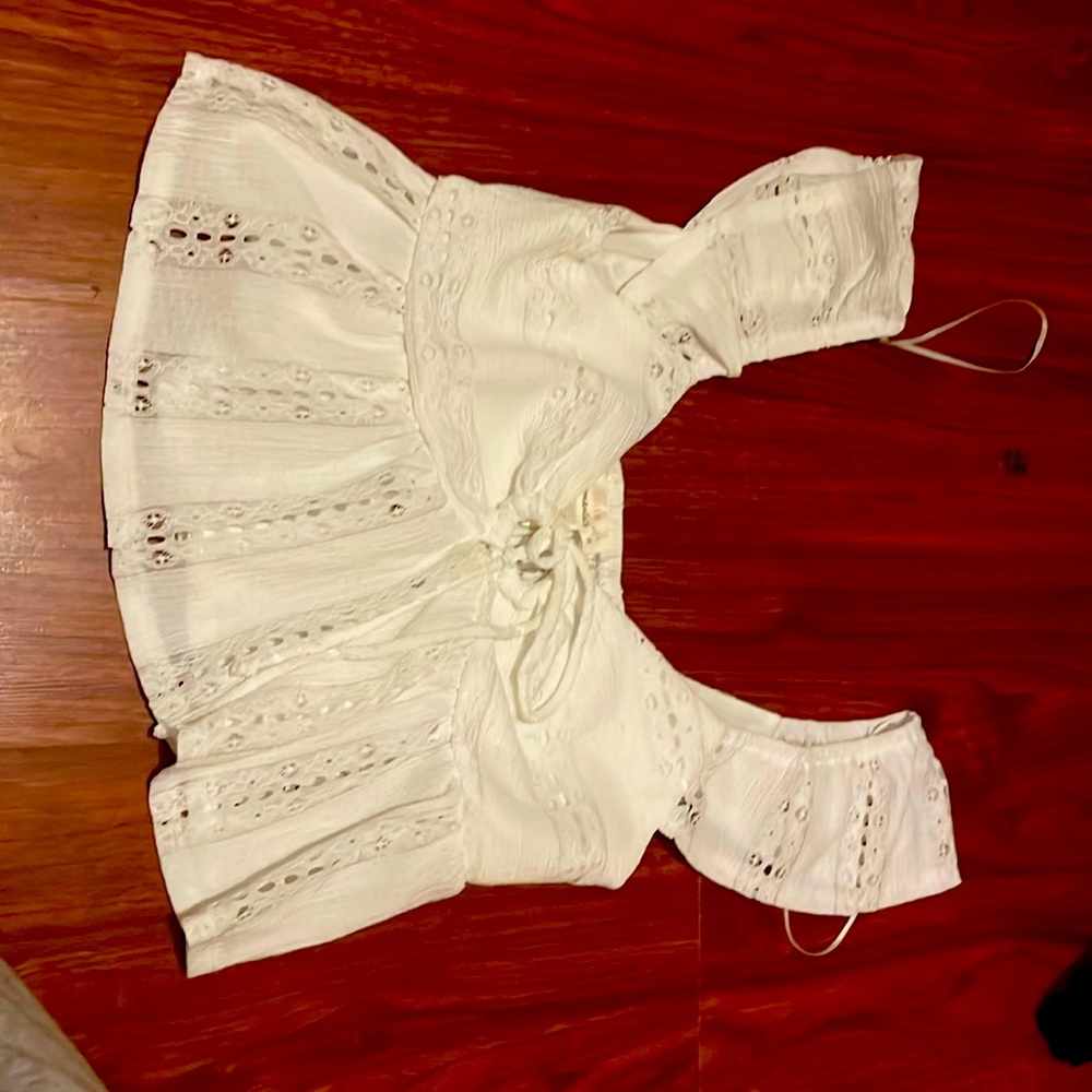 White, low neck, urban republic, small top brand new never worn